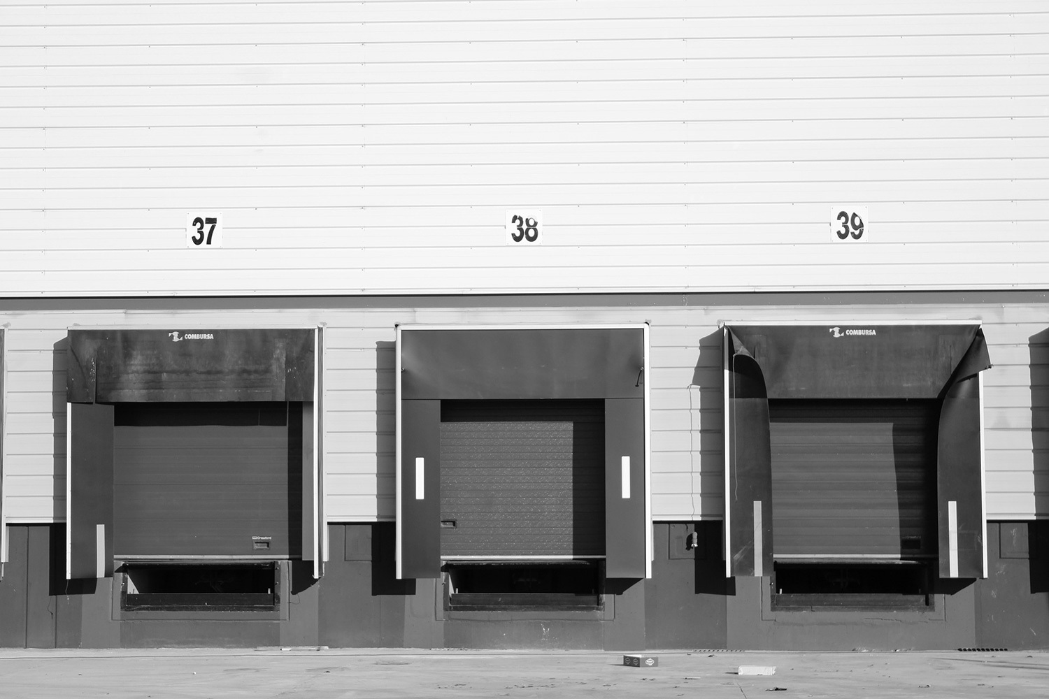 <span style="font-weight: bold;">Trucking &amp; Door Delivery</span><br>